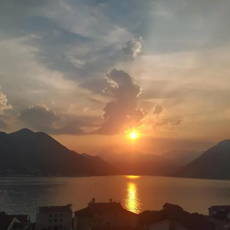 Pearl Shell Apartments Kotor Extérieur photo