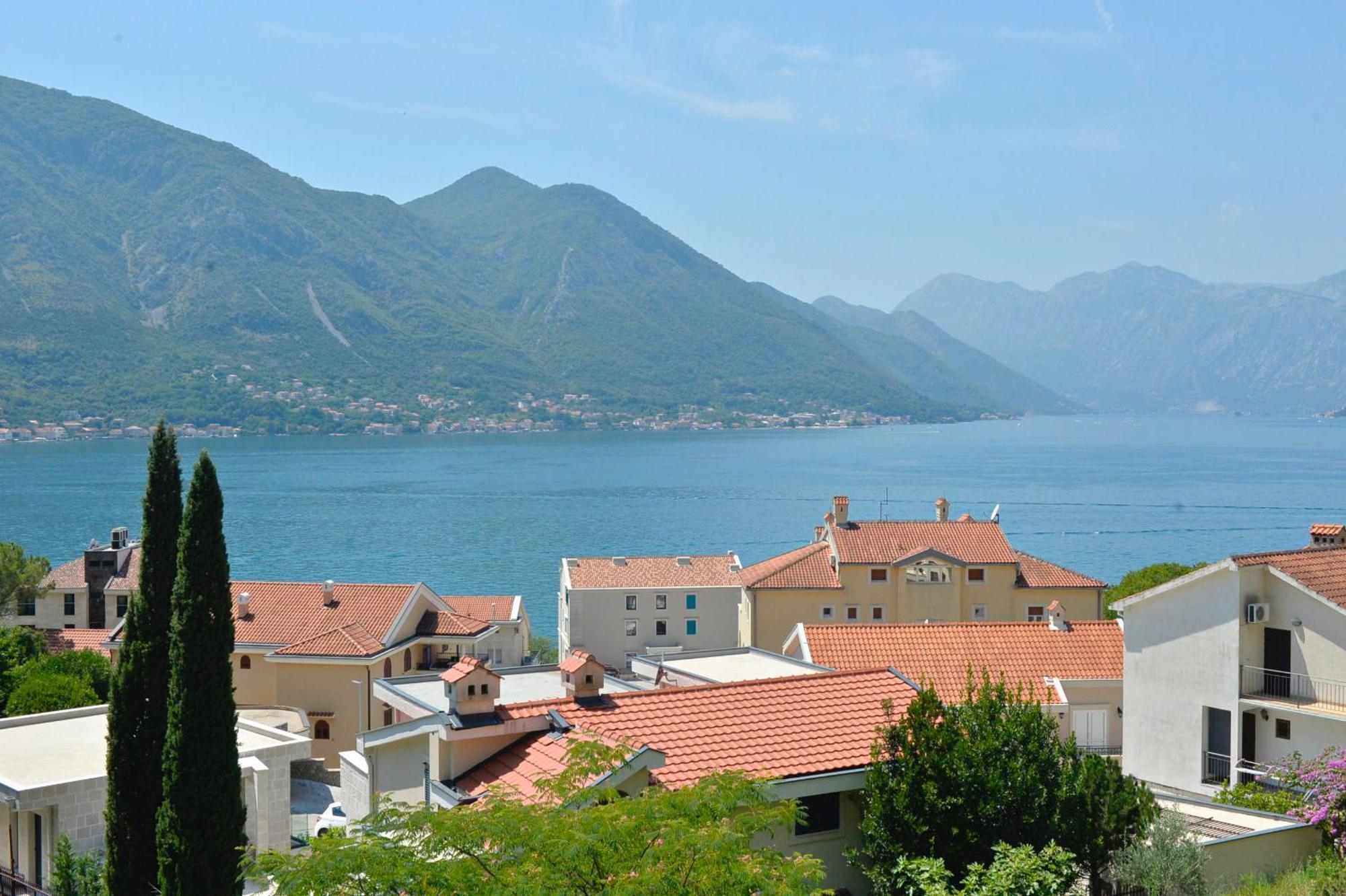 Apartment Pearl Shell Kotor