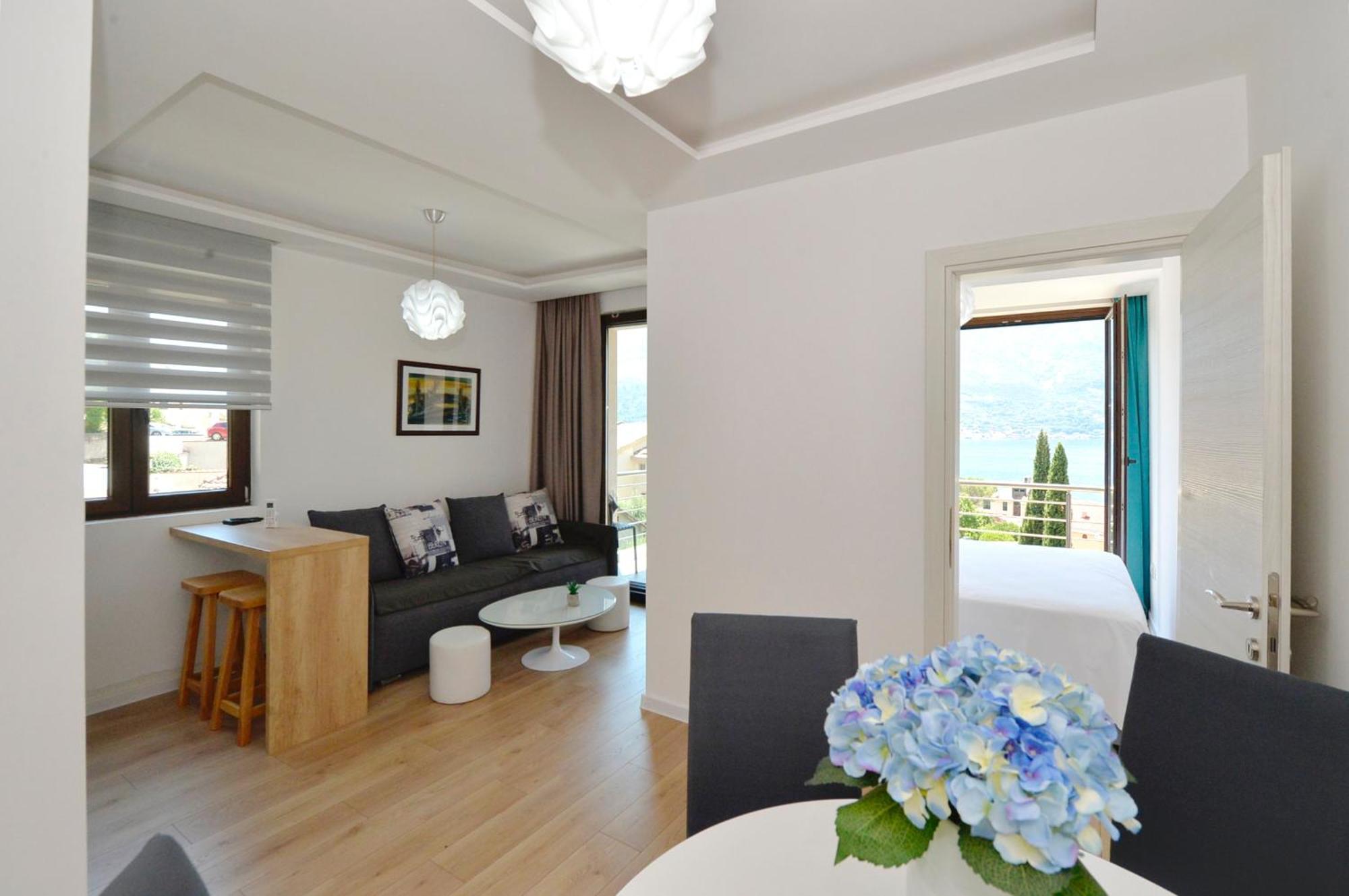 Pearl Shell Apartment