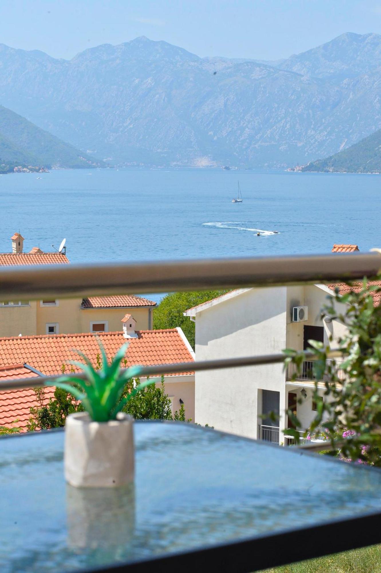 Apartment Pearl Shell Kotor